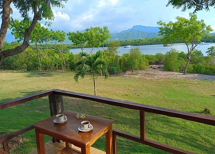 Lodge Pasir Putih - Menjangan Banyuwedang