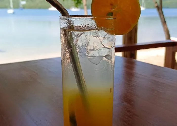 Pasir Putih - Menjangan Lodge *