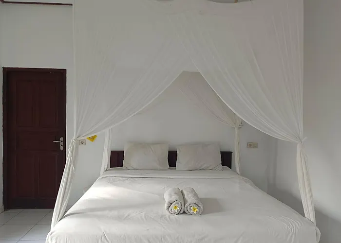 Pasir Putih - Menjangan Lodge *