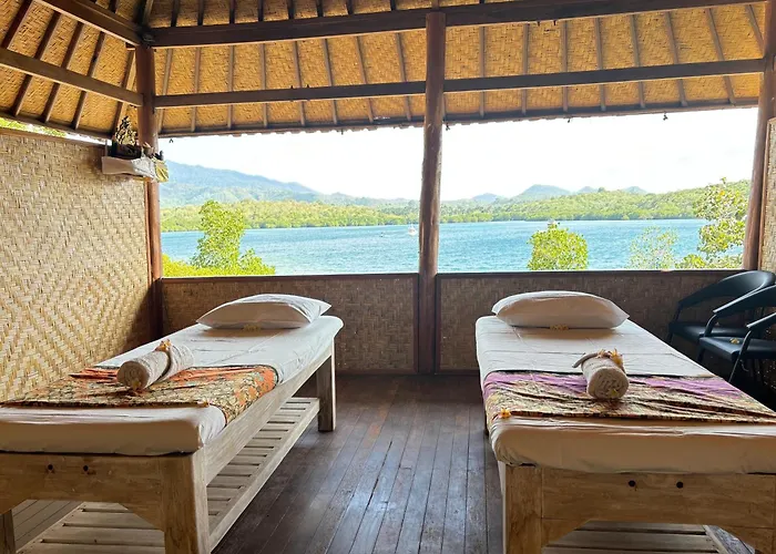 Pasir Putih - Menjangan Lodge *