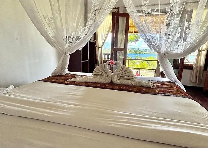 Pasir Putih - Menjangan Lodge *