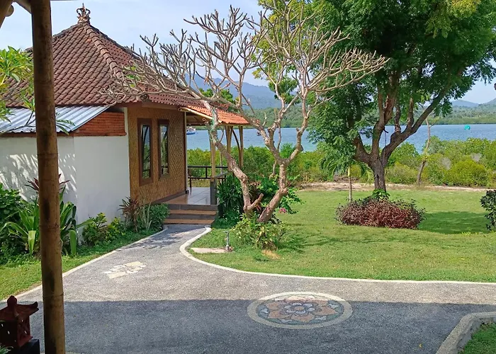 Pasir Putih - Menjangan Banyuwedang