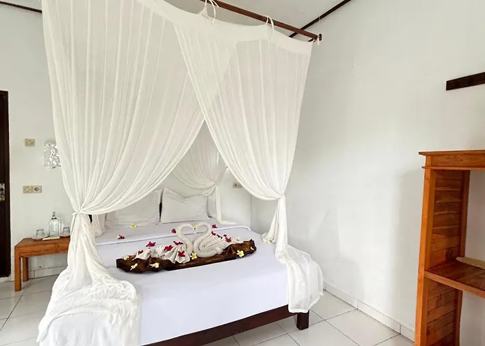 Pasir Putih - Menjangan Lodge *